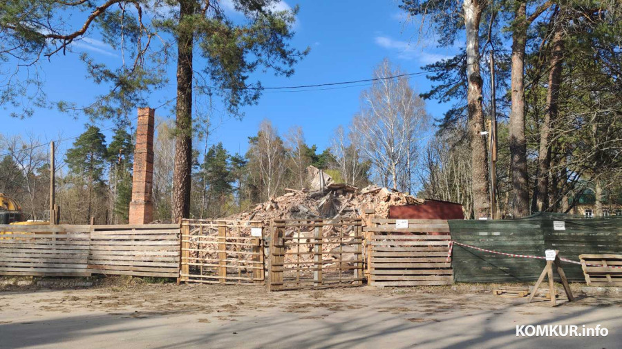 02.04.2026. Снос старой казармы в Киселевичах.