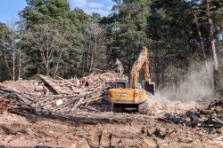 Прощай, старая казарма! На территории бывшей воинской части в бобруйском микрорайоне Киселевичи снесли знаковое здание