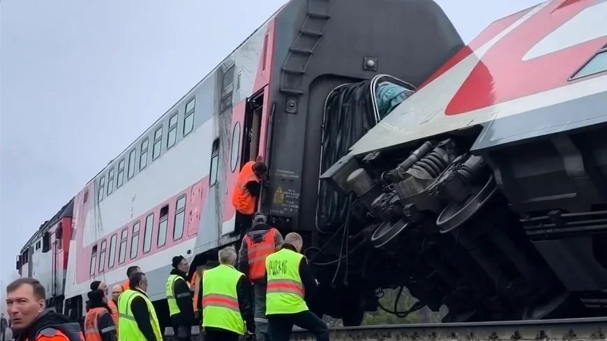 Пассажирский поезд Челябинск – Москва сошел с рельсов в Ульяновской области России