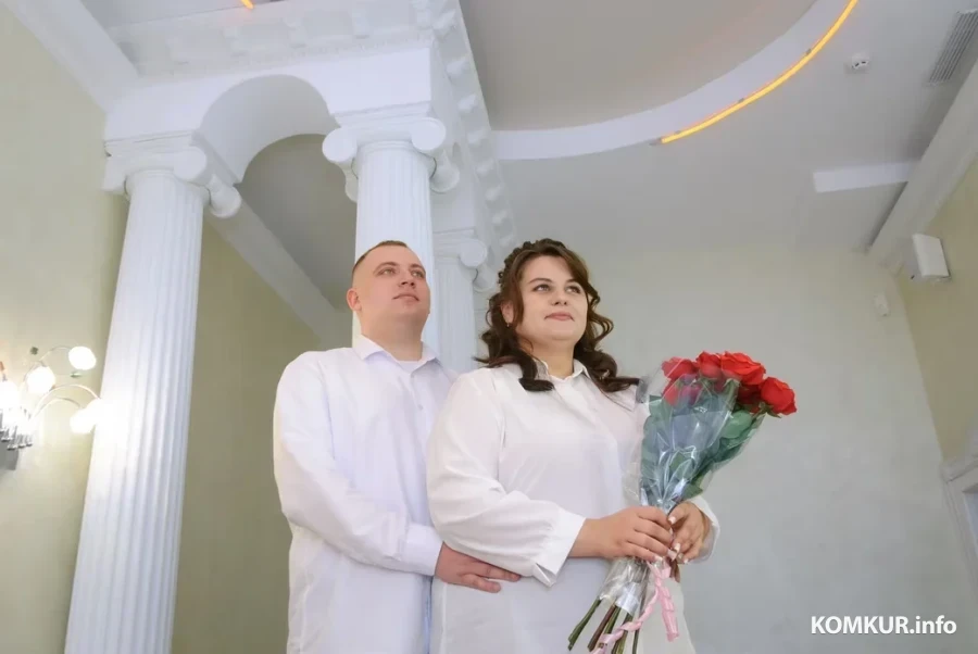 «Я написал Даше, и мы с другом поехали в Бобруйск». Свадебная пара недели