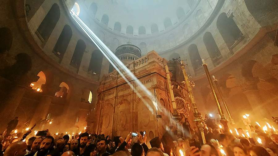 Тысячи православных верующих собрались в Иерусалиме перед схождением Благодатного огня (дополняется)