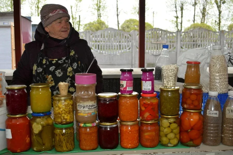 18.04.2026, Бобруйск, Западный рынок. Вера из Борка.
