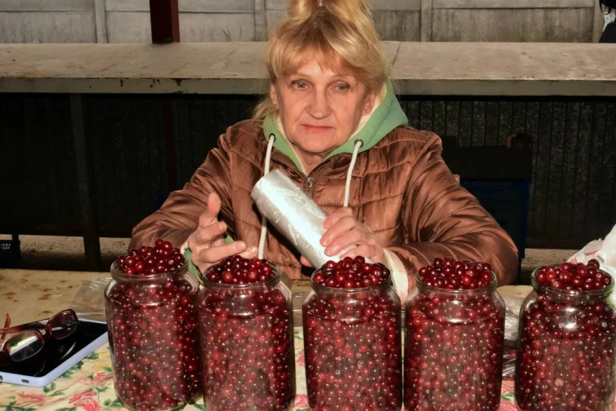 18.04.2026, Бобруйск, Западный рынок. Людмила из Развадово..