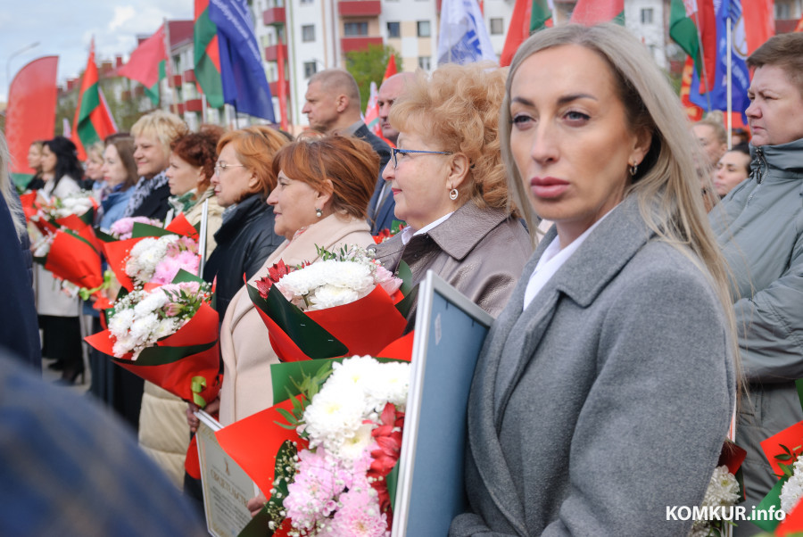 29.04.2026. Бобруйск. Октябрьская улица. Торжественная церемония занесения лучших трудовых коллективов Бобруйска на городскую доску почета