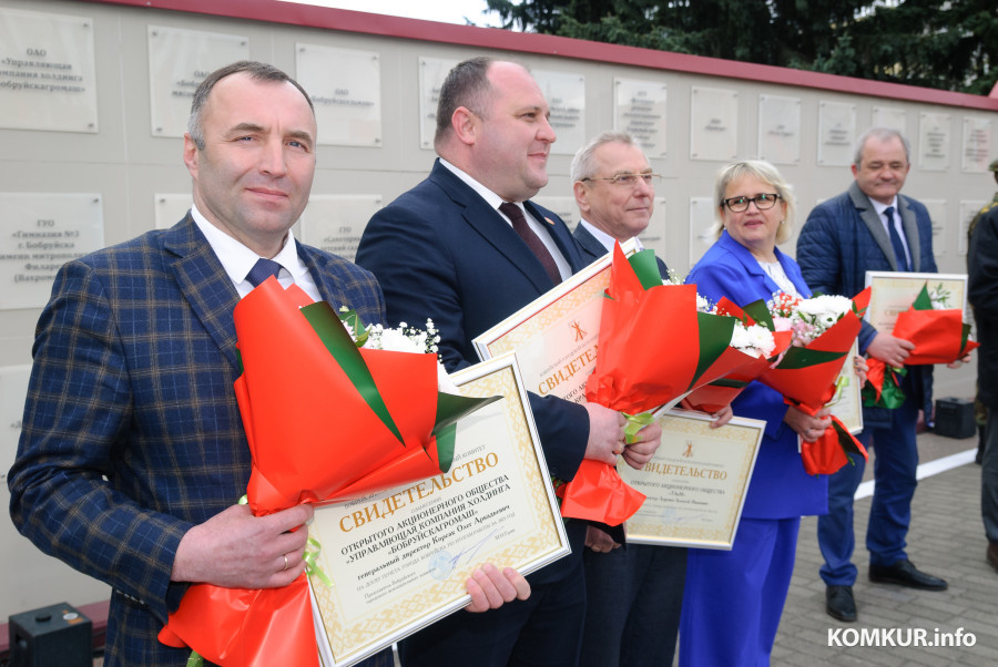 29.04.2026. Бобруйск. Октябрьская улица. Торжественная церемония занесения лучших трудовых коллективов Бобруйска на городскую доску почета