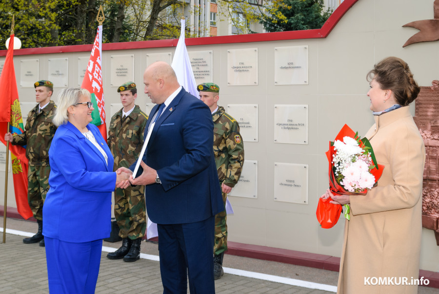 29.04.2026. Бобруйск. Октябрьская улица. Торжественная церемония занесения лучших трудовых коллективов Бобруйска на городскую доску почета