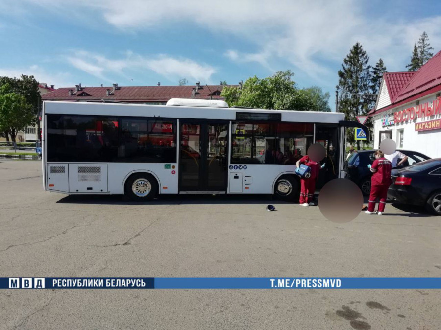 Трагедия в Чаусах: на автостанции самопроизвольно поехал автобус – погибли пожилые супруги