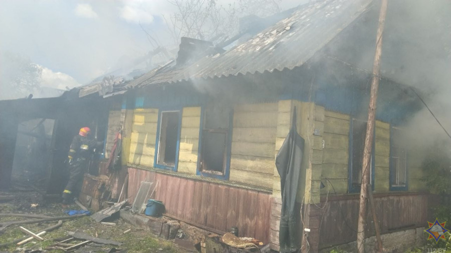 Пожар в деревне Дедня Чаусского района: АПИ спас мужчину (видео)