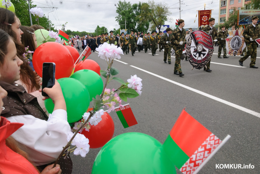 09.05.2026. Минская улица – Социалистическая улица – площадь Победы. Шествие праздничной колонны ветеранов Великой Отечественной войны, руководства города, представителей трудовых коллективов, молодежи и общественности Бобруйска в честь Дня Победы.