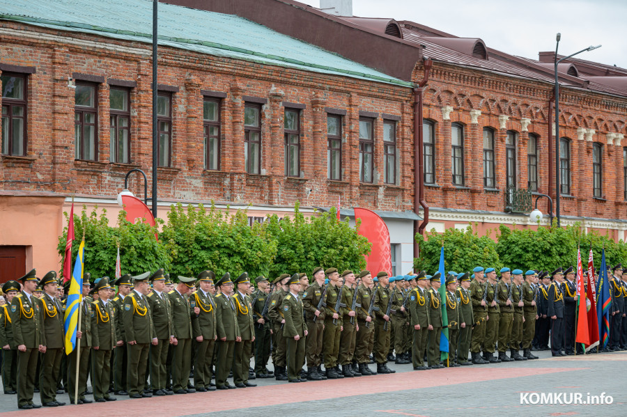 09.05.2026. Минская улица – Социалистическая улица – площадь Победы. Шествие праздничной колонны ветеранов Великой Отечественной войны, руководства города, представителей трудовых коллективов, молодежи и общественности Бобруйска в честь Дня Победы.