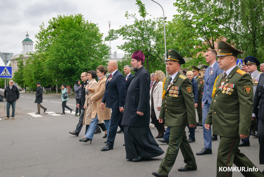 09.05.2026. Минская улица – Социалистическая улица – площадь Победы. Шествие праздничной колонны ветеранов Великой Отечественной войны, руководства города, представителей трудовых коллективов, молодежи и общественности Бобруйска в честь Дня Победы.
