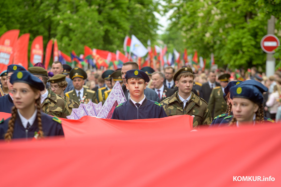 День Победы в Бобруйске. Наш фоторепортаж, часть 1: шествие праздничной колонны