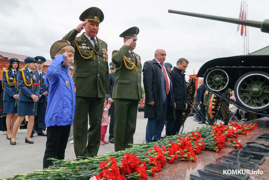 09.05.2026. Площадь Победы. Церемония возложения цветов, памятный митинг и торжественное прохождение военнослужащих Бобруйского гарнизона.
