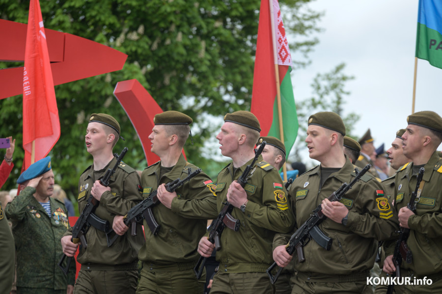 09.05.2026. Площадь Победы. Церемония возложения цветов, памятный митинг и торжественное прохождение военнослужащих Бобруйского гарнизона.