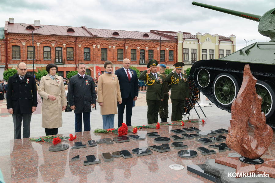 09.05.2026. Площадь Победы. Церемония возложения цветов, памятный митинг и торжественное прохождение военнослужащих Бобруйского гарнизона.