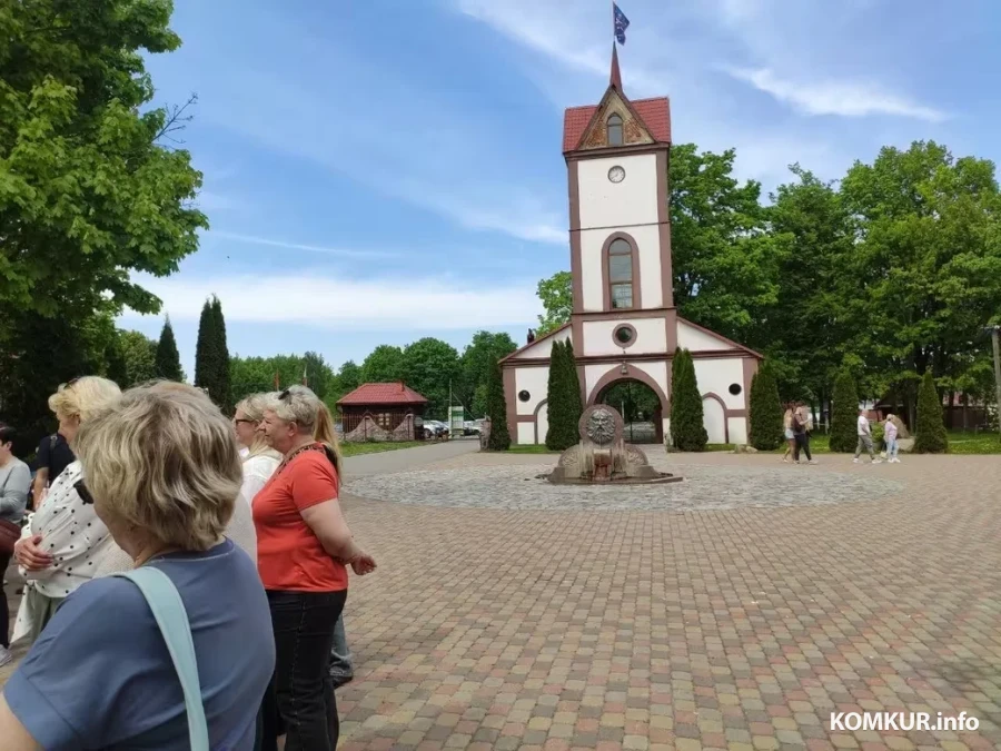 17.05.2026. Музейный комплекс «Дукорский маентак». Та самая брама, которую предположительно на рубеже XVIII–XIX веков построил Франтишек Ошторп.