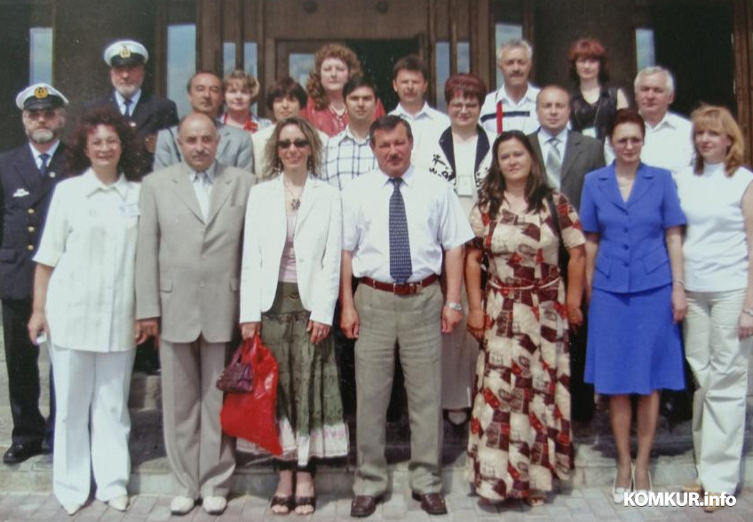 2005 год. Руководители делегаций фестиваля после встречи с мэром Бобруйска М. Г. Бондаренко (в центре, ныне покойный). (