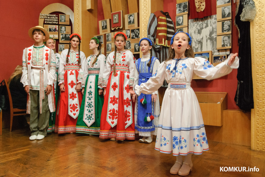 15.05.2026. Бобруйский краеведческий музей. Праздничный вечер «Весь Бобруйск» в рамках международной акции «Ночь музеев 2026». Вокальный коллектив «Карагод» ГУО «Детская школа искусств №1 имени Е.К.Тикоцкого г. Бобруйска». Руководитель Марина Артёмчик.