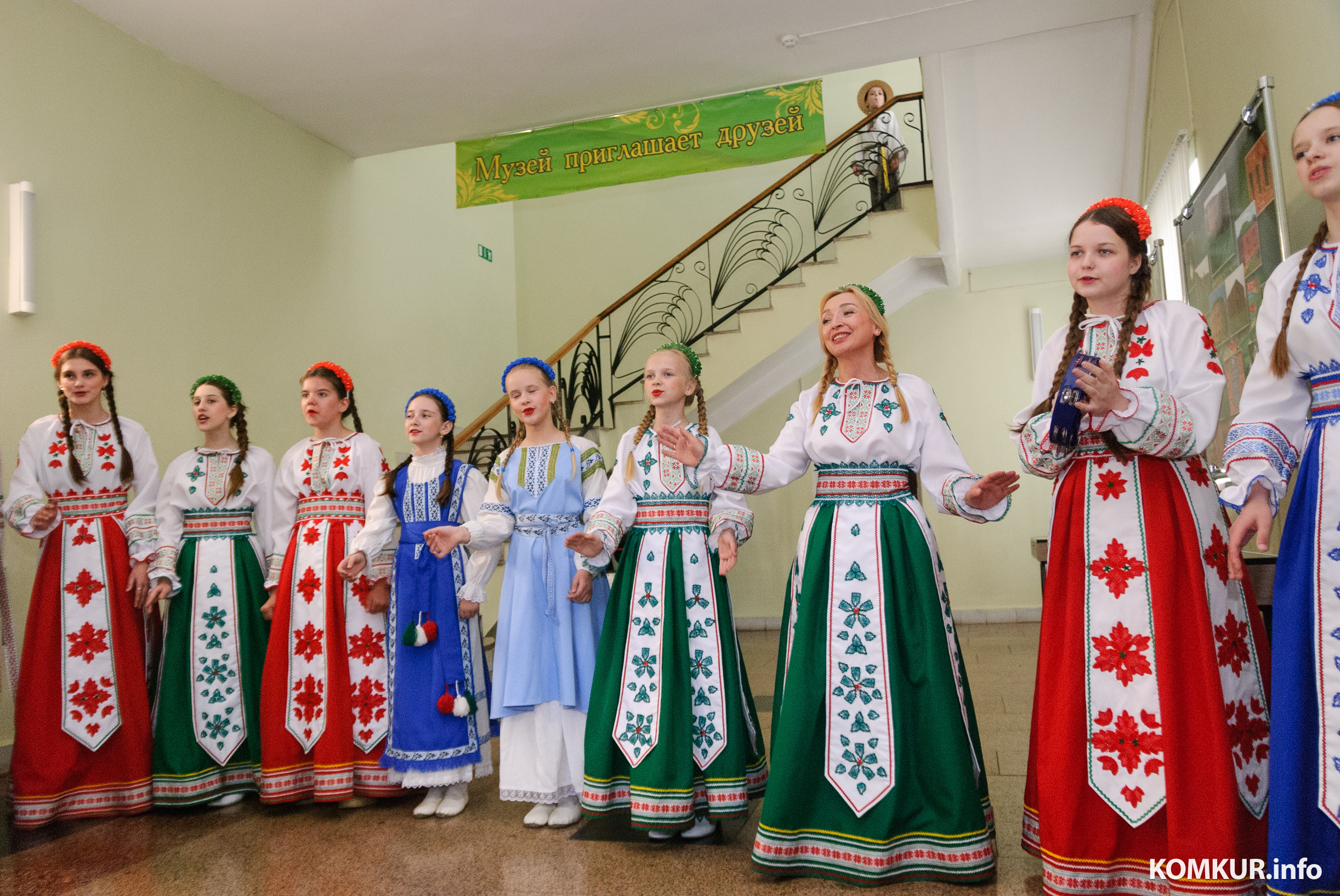 15.05.2026. Бобруйский краеведческий музей. Праздничный вечер «Весь Бобруйск» в рамках международной акции «Ночь музеев 2026». «Прывітальная». Выступление вокального коллектива «Карагод» детская школа искусств №1 имени Е.К.Тикоцкого. Руководитель Марина Артёмчик.