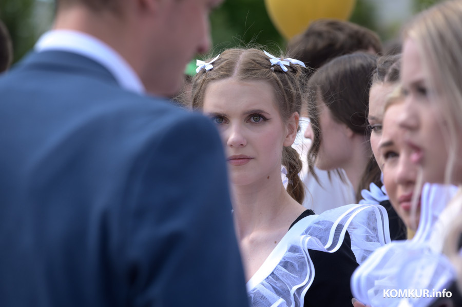 23.05.2026. Площадь им. В.И.Ленина. Шествие выпускников школ 2026 года на площадь имени В.И.Ленина и большой концерт.