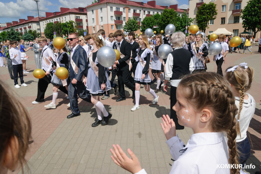 23.05.2026. Площадь им. В.И.Ленина. Шествие выпускников школ 2026 года на площадь имени В.И.Ленина и большой концерт.