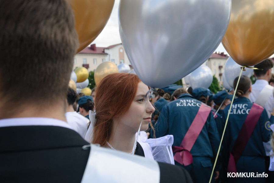 23.05.2026. Площадь им. В.И.Ленина. Шествие выпускников школ 2026 года на площадь имени В.И.Ленина и большой концерт.