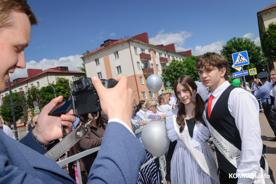 23.05.2026. Площадь им. В.И.Ленина. Шествие выпускников школ 2026 года на площадь имени В.И.Ленина и большой концерт.
