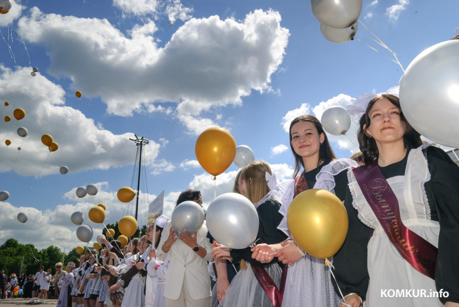 23.05.2026. Площадь им. В.И.Ленина. Шествие выпускников школ 2026 года на площадь имени В.И.Ленина и большой концерт.