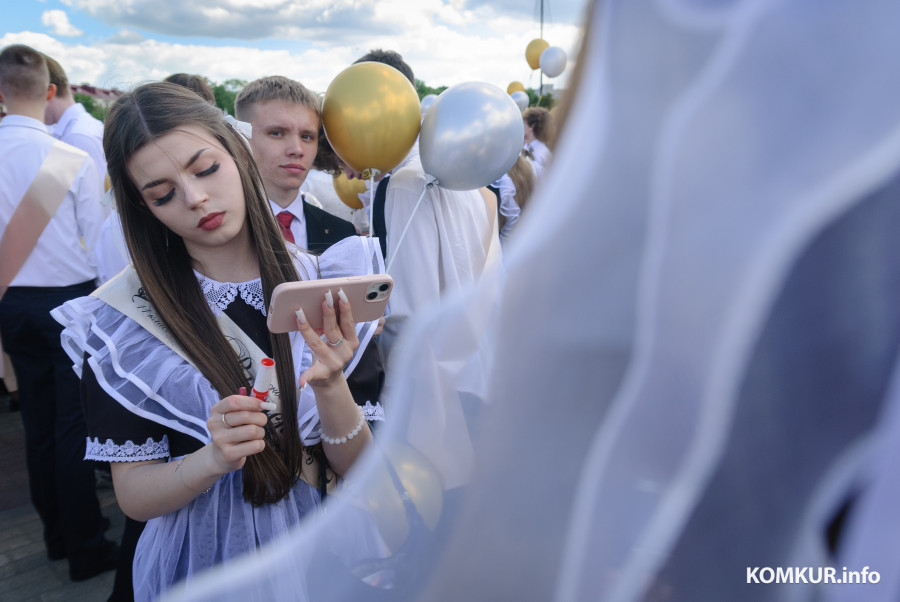 23.05.2026. Площадь им. В.И.Ленина. Шествие выпускников школ 2026 года на площадь имени В.И.Ленина и большой концерт.