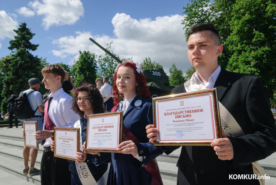 23.05.2026. Площадь Победы. Торжественная линейка и последний звонок для выпускников школ 2026 года.