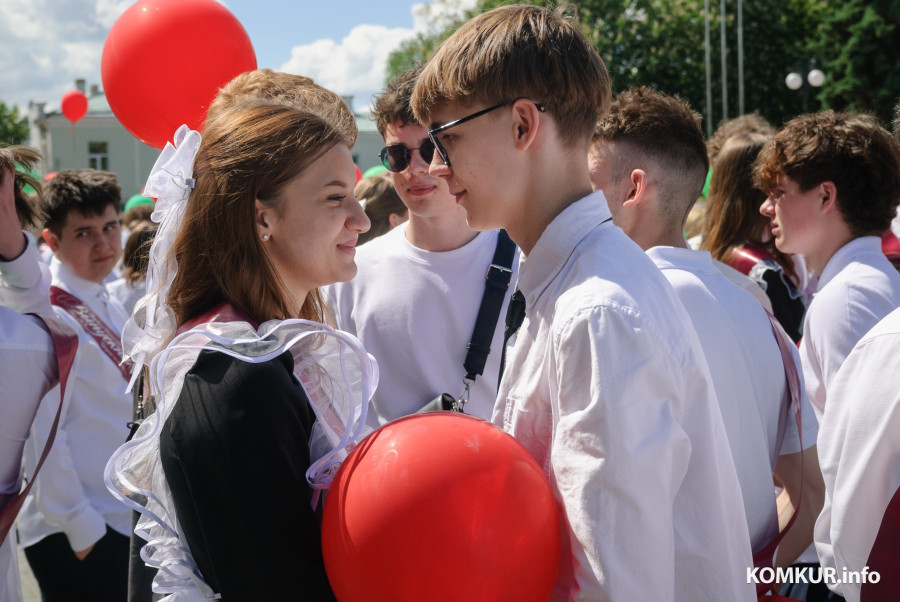 23.05.2026. Площадь Победы. Торжественная линейка и последний звонок для выпускников школ 2026 года.