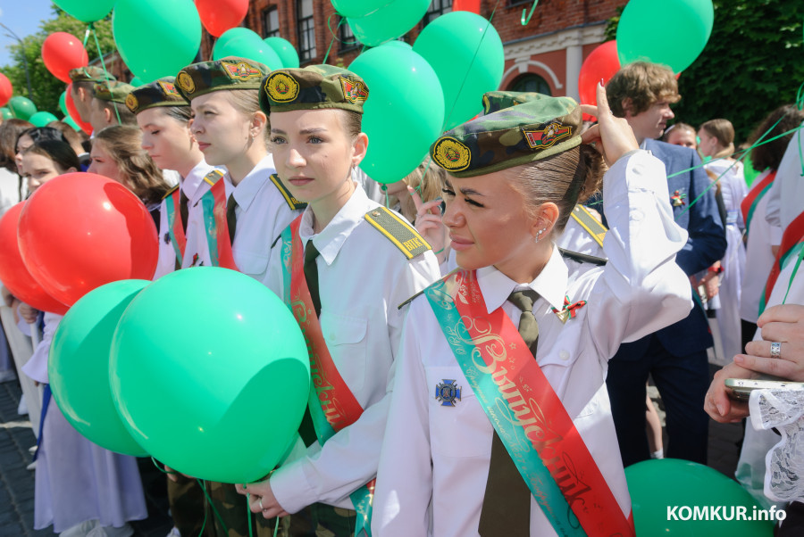 23.05.2026. Площадь Победы. Торжественная линейка и последний звонок для выпускников школ 2026 года.