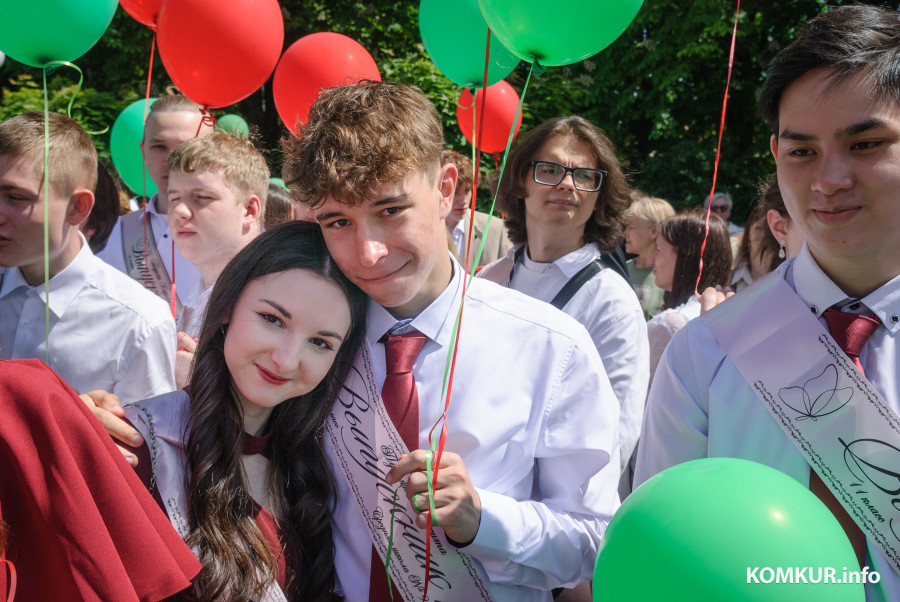 23.05.2026. Площадь Победы. Торжественная линейка и последний звонок для выпускников школ 2026 года.