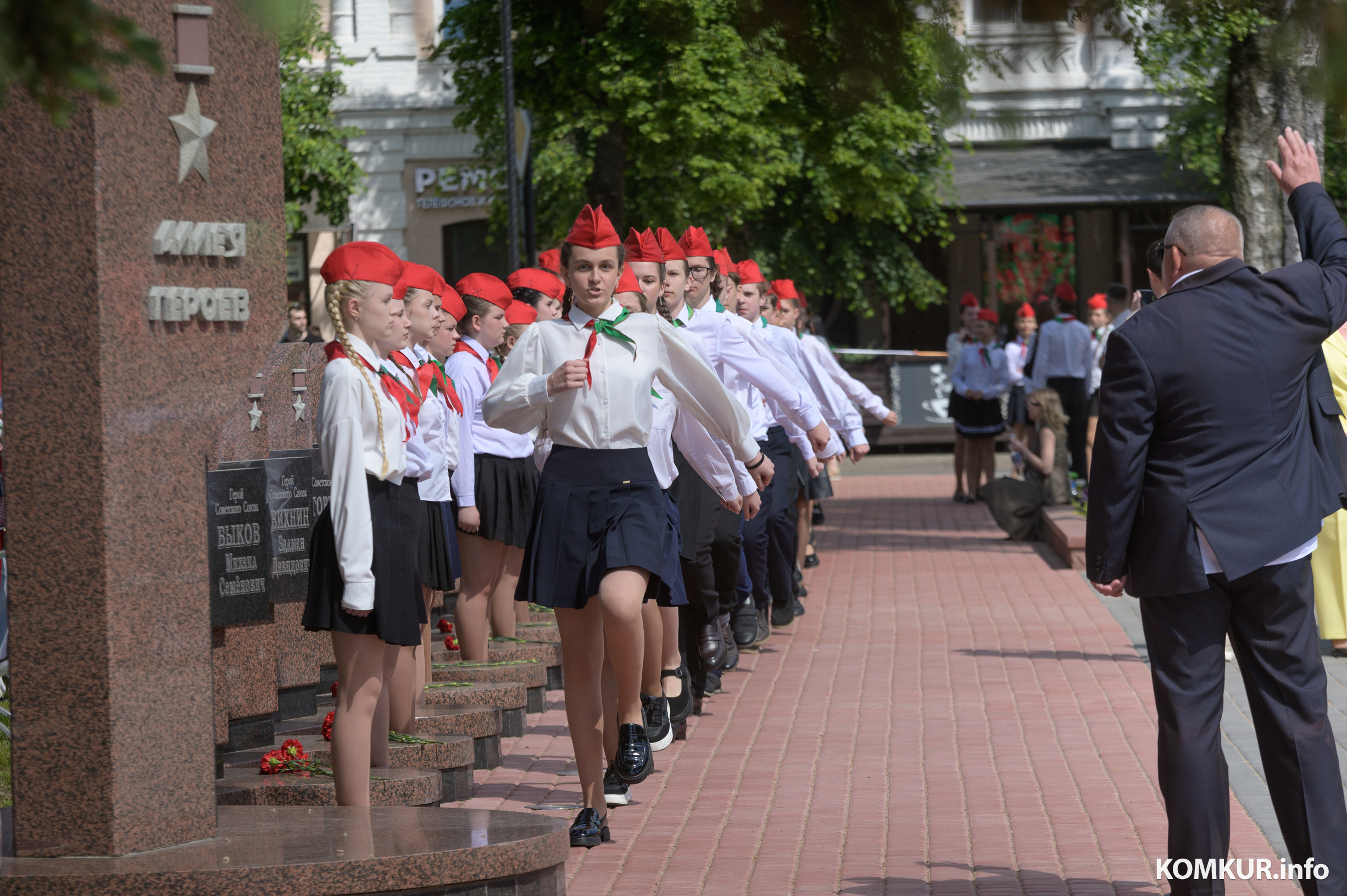23.05.2026. Площадь Победы. Торжественная линейка и последний звонок для выпускников школ 2026 года.