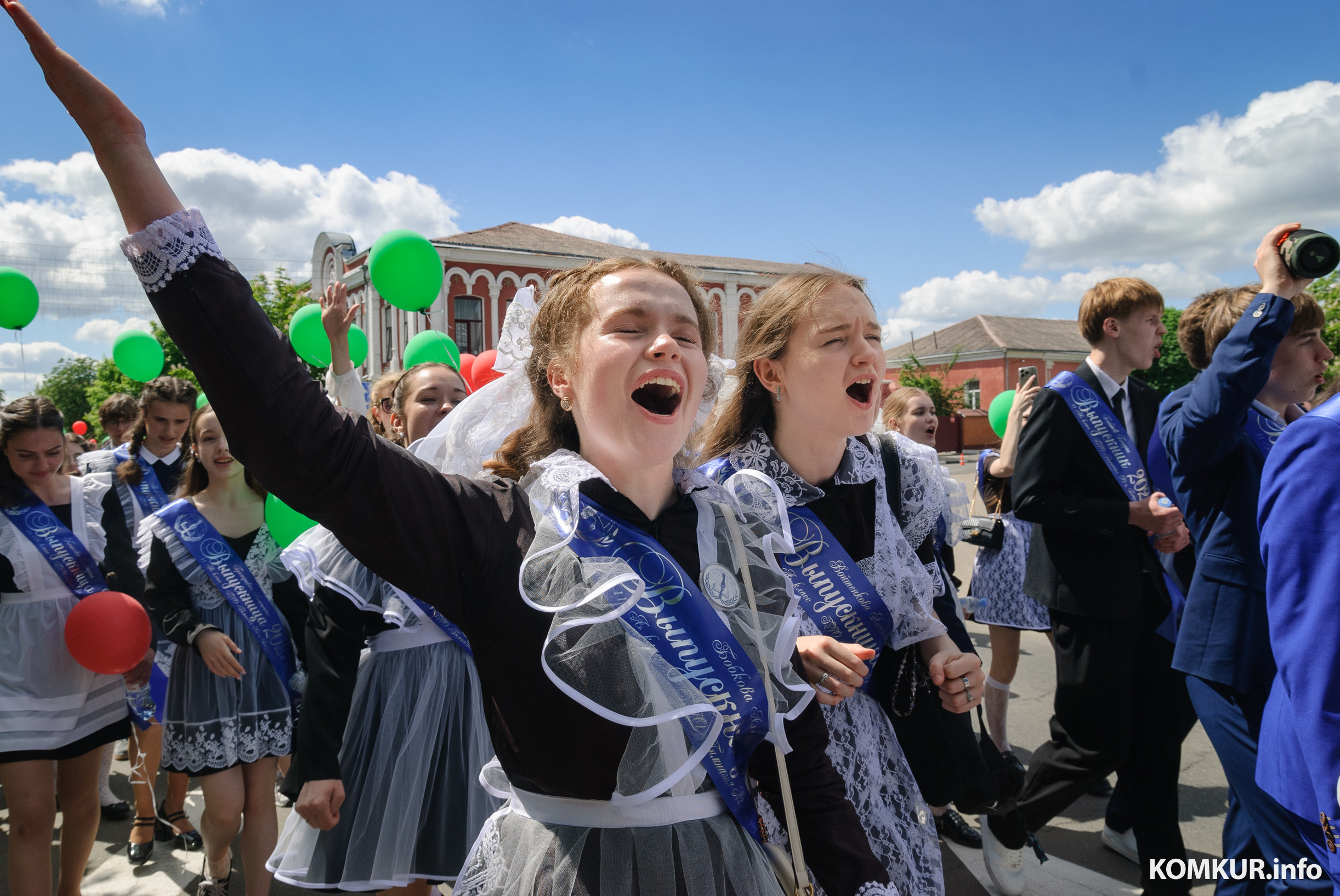 23.05.2026. Площадь Победы. Торжественная линейка и последний звонок для выпускников школ 2026 года.