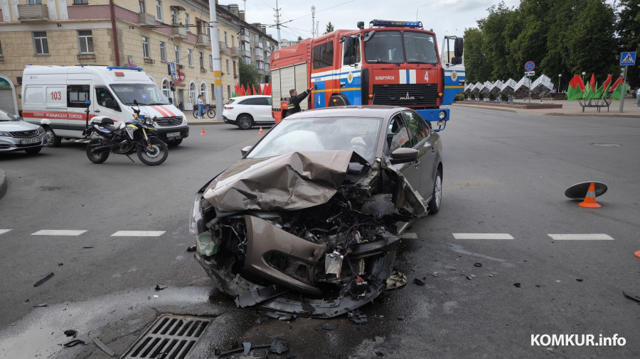 17.05.2026. Бобруйск. Улица Минская, последствия аварии BMW и VW Polo.