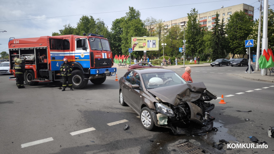 17.05.2026. Бобруйск. Улица Минская, последствия аварии BMW и VW Polo.