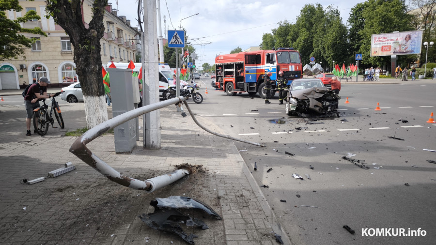 17.05.2026. Бобруйск. Улица Минская, последствия аварии BMW и VW Polo.