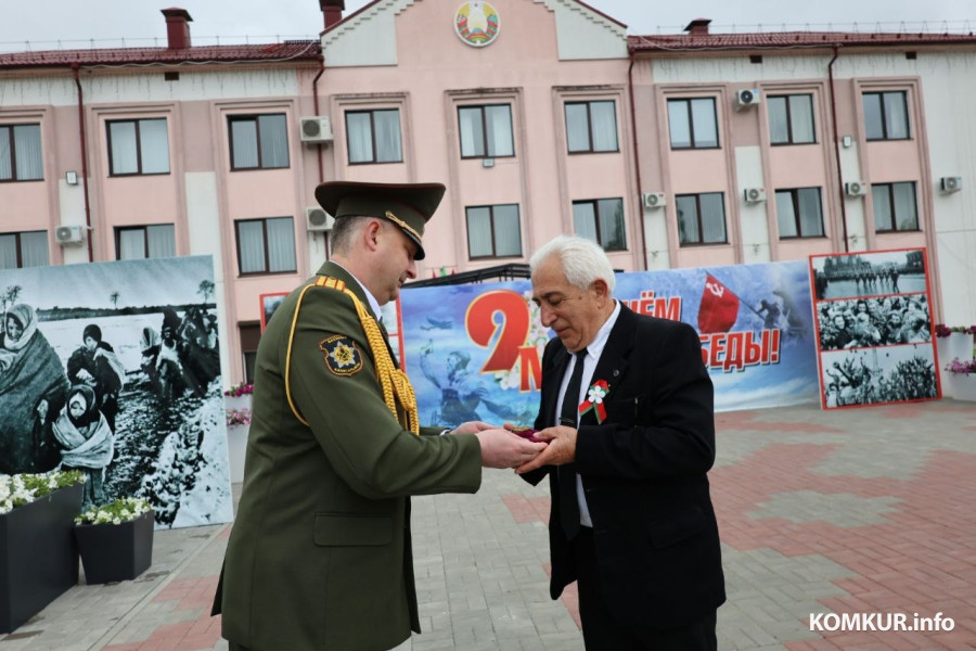 9.05.2026. Кировск. Торжественная передача медали "За отвагу" Сергея Агабекяна его племяннику.