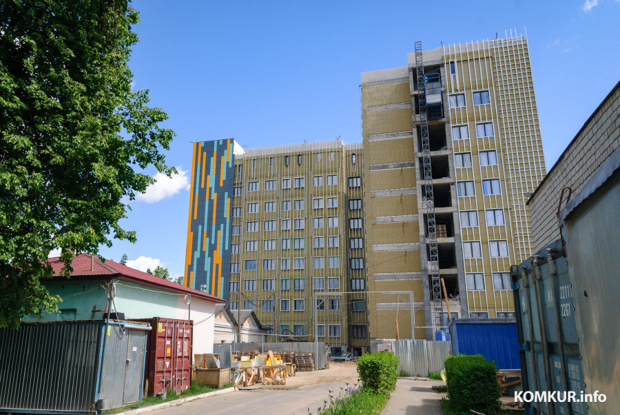26.05.2026. Больница скорой медицинской помощи, Бобруйск, Беларусь. Продолжается строительство нового хирургического корпуса Бобруйской городской больницы скорой медицинской помощи имени В.О. Морзона