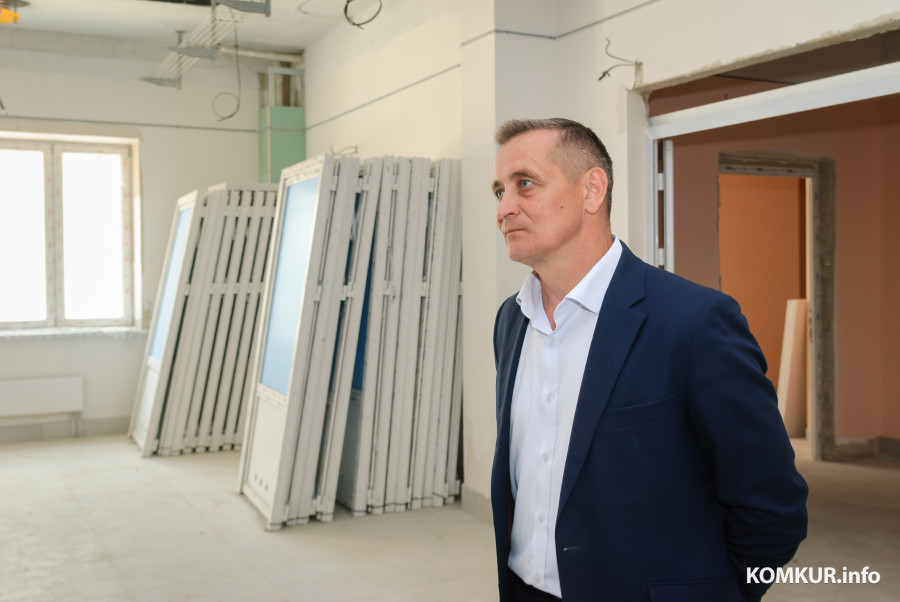 26.05.2026. Больница скорой медицинской помощи, улица Гоголя, Бобруйск, Беларусь. Виталий Белявский, заместитель генерального директора по производственно-экономической деятельности открытого акционерного общества «Строительный трест № 12» Управляющая компания холдинга «Стройтрест-холдинг».