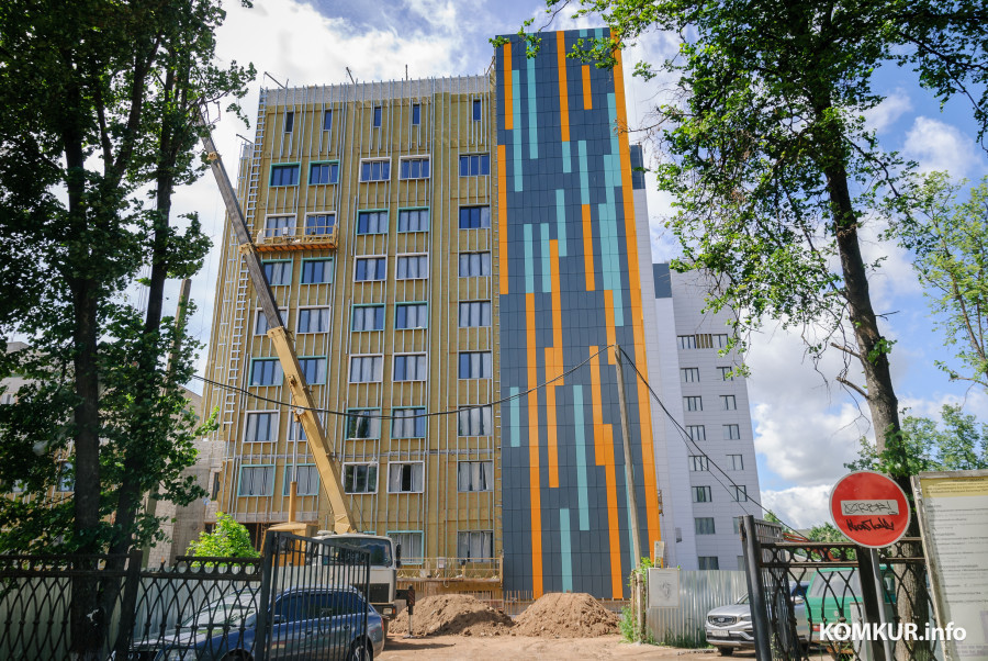 26.05.2026. Больница скорой медицинской помощи, Бобруйск, Беларусь. Продолжается строительство нового хирургического корпуса Бобруйской городской больницы скорой медицинской помощи имени В.О. Морзона