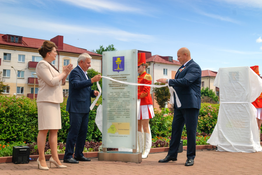 27.06.2026. Площадь им. В.И.Ленина. XVIII Международный фестиваль народного творчества «Венок дружбы». Открытие стел на Аллее городов-побратимов.