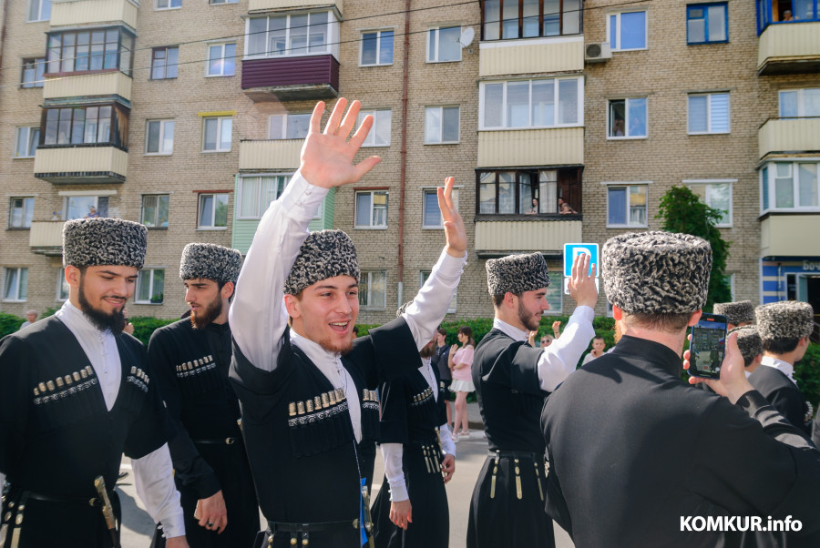 26.06.2026. Социалистическая – Минская – Карбышева.. XVIII Международный фестиваль народного творчества «Венок дружбы». Праздничное шествие участников фестиваля, официальных делегаций «Сузор'е кветак».