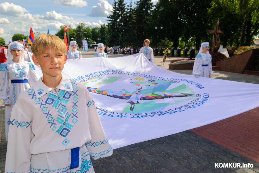 Открытие фестиваля «Венок дружбы» в Бобруйске. Праздничное шествие «Сузорье кветак»: наш фоторепортаж