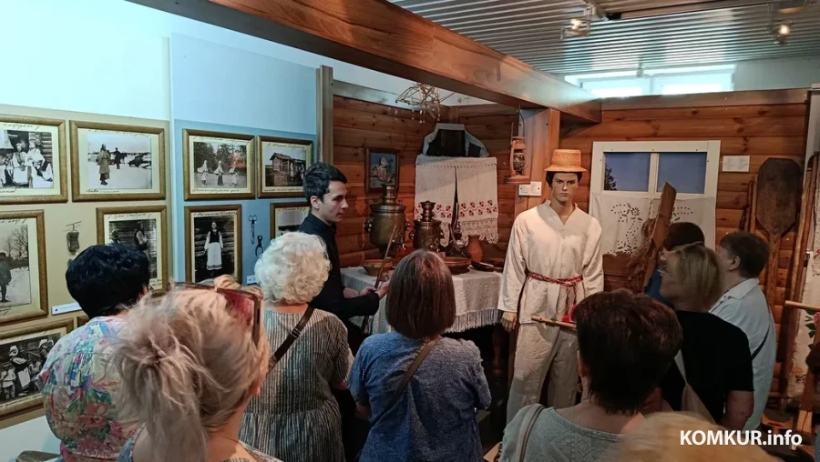 24.06.2026 г. Глуск. Бобруйские педагоги-ветераны в Глусском краеведческом музее.