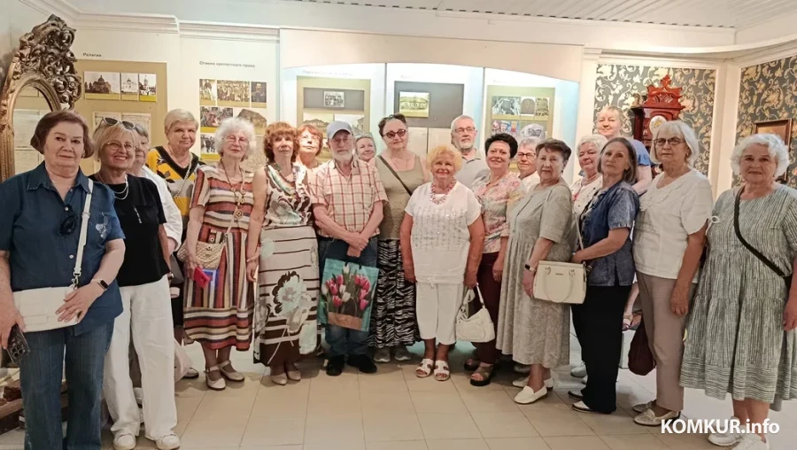 24.06.2026 г. Глуск. Бобруйские педагоги-ветераны в Глусском краеведческом музее.