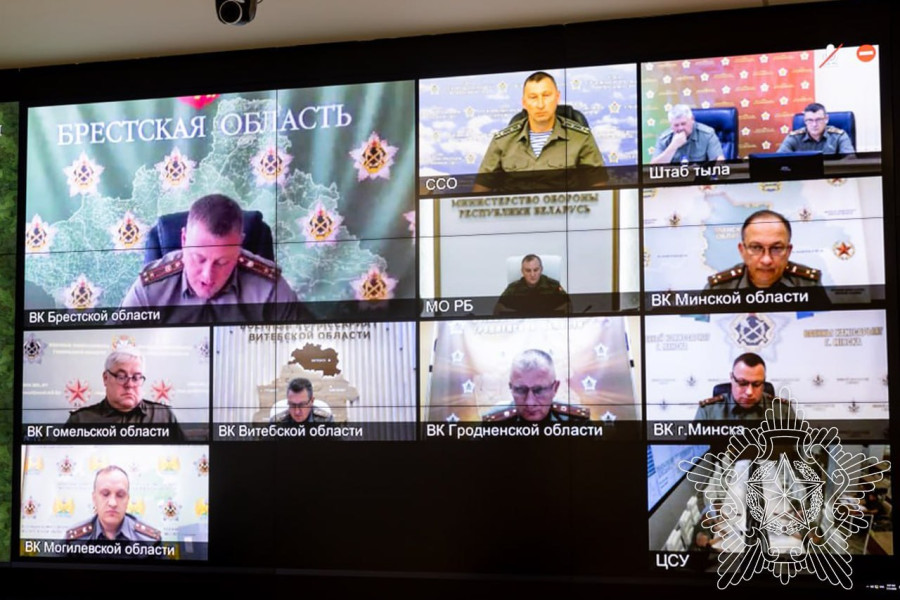 31 июля 2026 года. Совещание по вопросу реализации поручений Президента, которые касаются уборочной кампании. Фото: Министерство обороны Республики Беларусь.