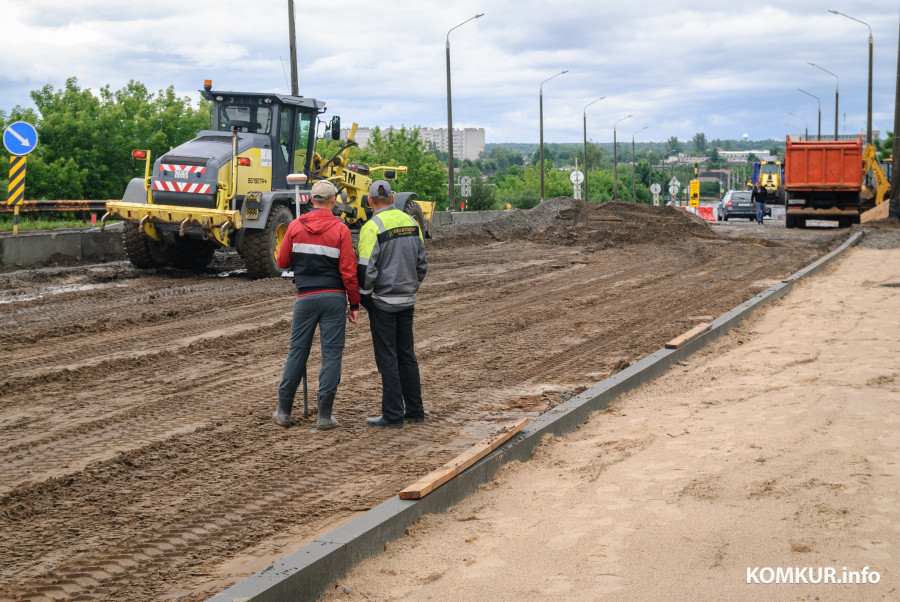 08.07.2026. улица Крылова, Первомайский район, Бобруйск, Могилёвская область, 213819, Беларусь. Продолжаются работы на реконструкции путепровода на улице Крылова