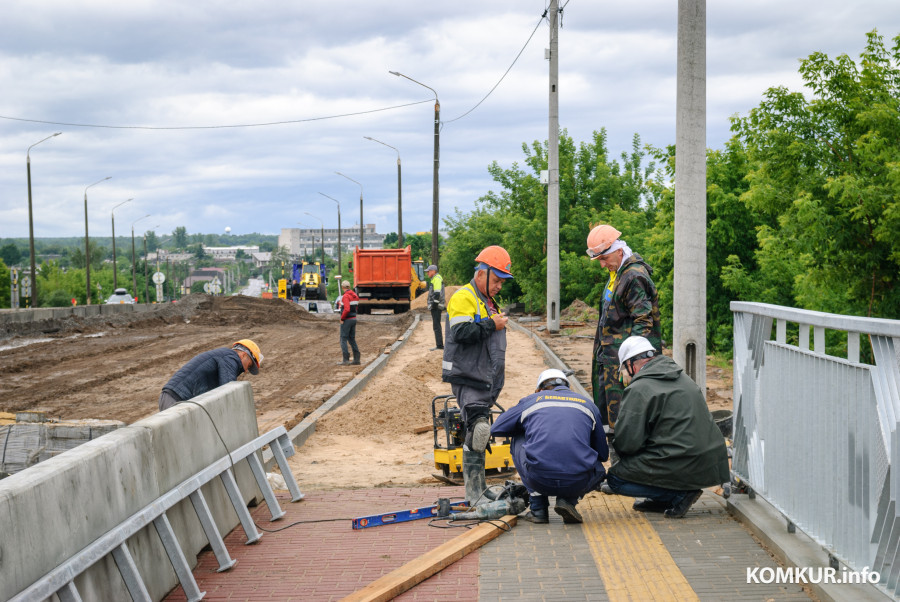 08.07.2026. улица Крылова, Первомайский район, Бобруйск, Могилёвская область, 213819, Беларусь. Продолжаются работы на реконструкции путепровода на улице Крылова